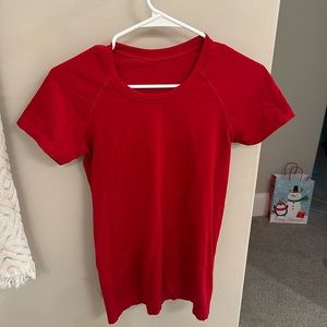 Red Lululemon swiftly tech top!